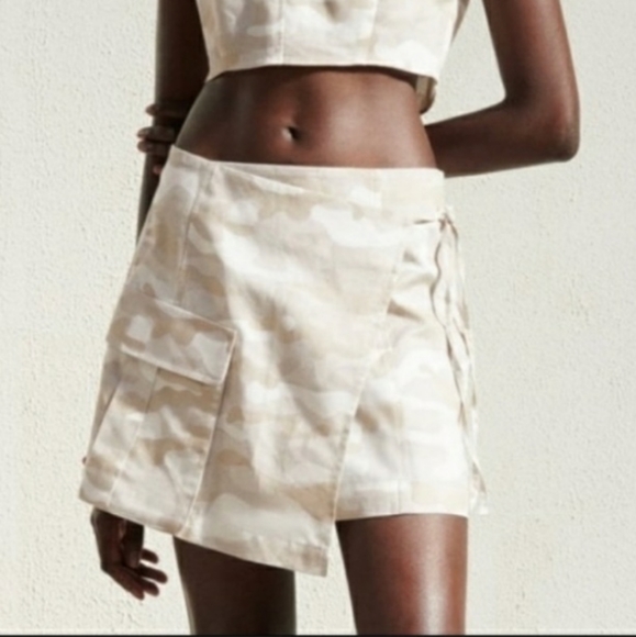 ZARA Camo wrap mini skirt - Picture 2 of 9